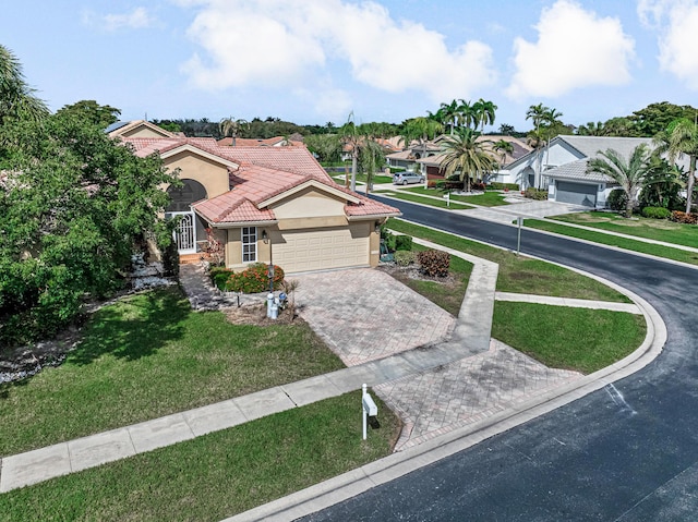 view of front of house featuring a front lawn and a garage