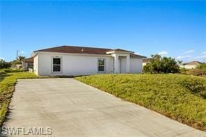 view of front of property with a front lawn