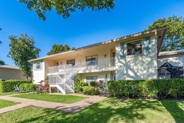 view of front of house featuring a porch and a front lawn