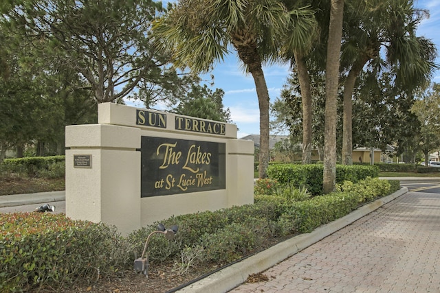 view of community / neighborhood sign