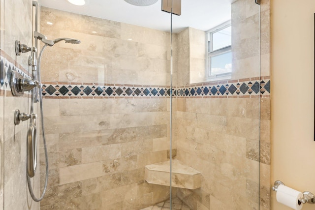 bathroom featuring tiled shower