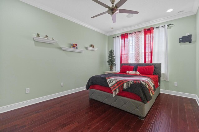 bedroom featuring crown molding, hardwood / wood-style floors, and ceiling fan