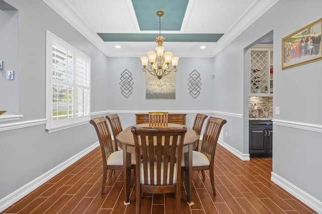 dining area with bar, ornamental molding, coffered ceiling, and a notable chandelier