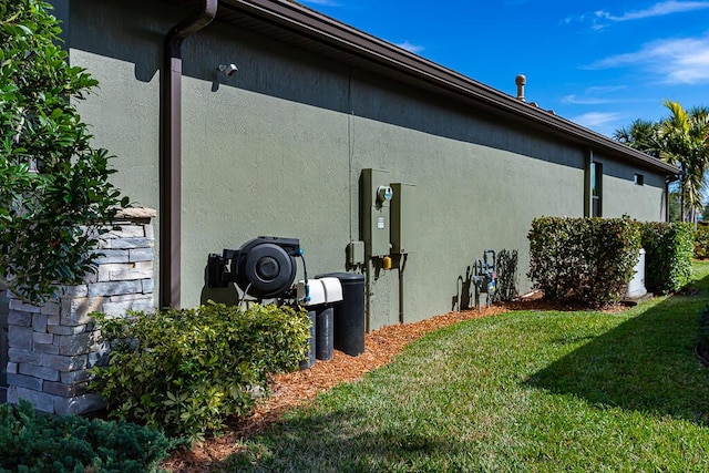 view of side of property featuring a yard