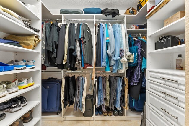 spacious closet featuring light tile patterned floors