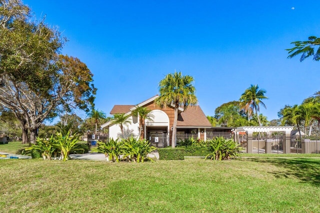 view of yard featuring a pergola