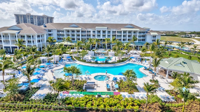 view of swimming pool