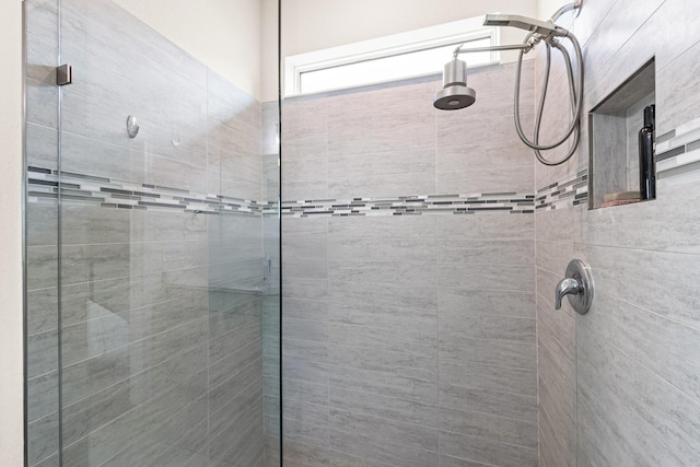 bathroom featuring tiled shower