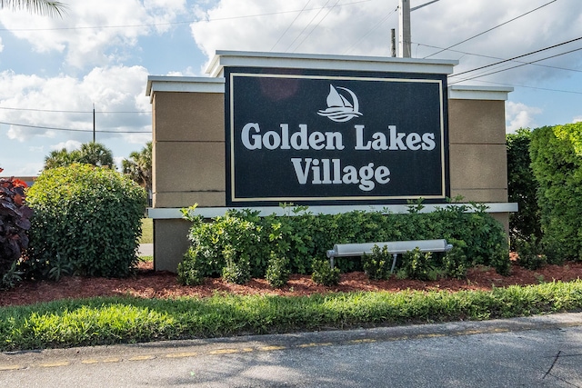 view of community / neighborhood sign