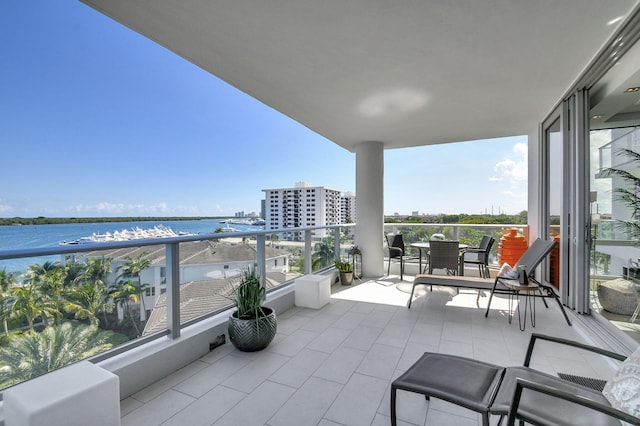 Listing photo 3 for 2 Water Club Way Unit 601, North Palm Beach FL 33408