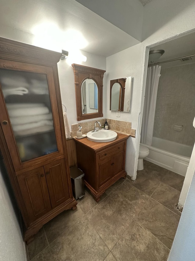 full bathroom featuring shower / bathtub combination with curtain, vanity, and toilet