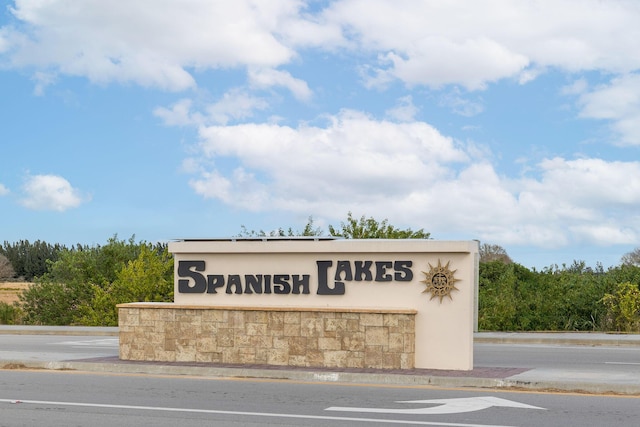 view of community / neighborhood sign