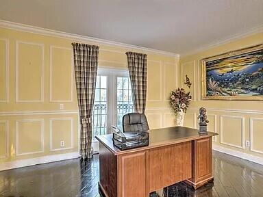 office with crown molding