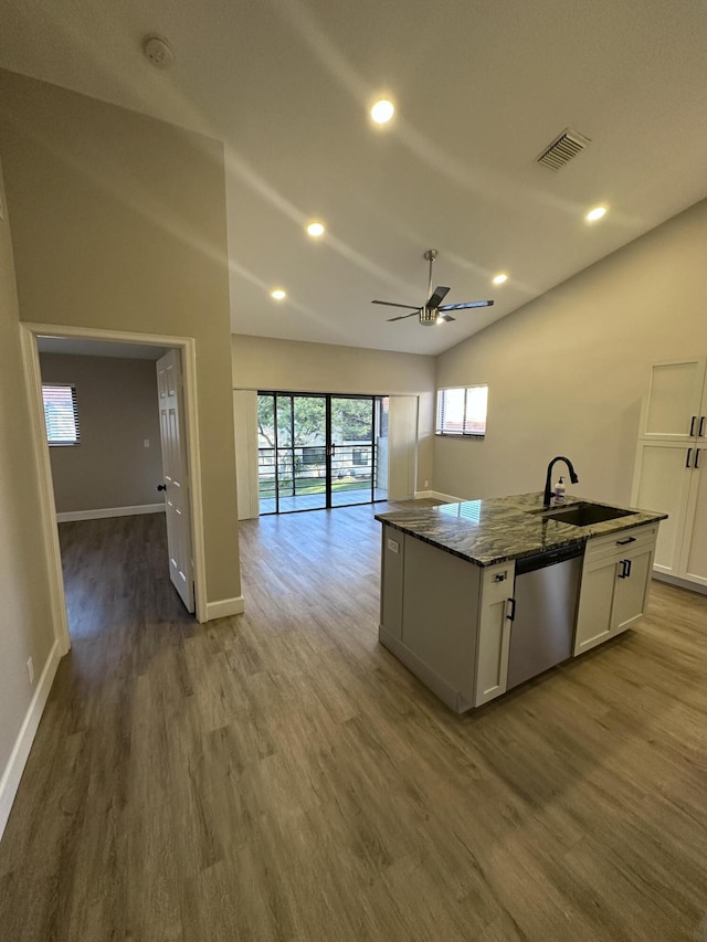 kitchen with white cabinetry, sink, a kitchen island with sink, and dishwasher