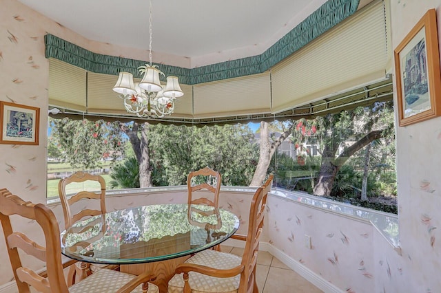 sunroom featuring a notable chandelier