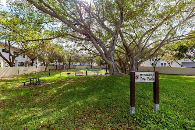 view of home's community featuring a yard