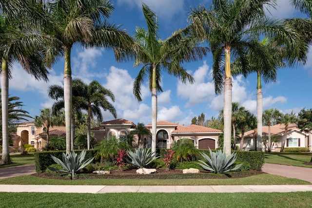 view of front of property featuring a garage