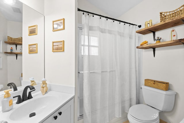 bathroom featuring a shower with curtain, vanity, vaulted ceiling, and toilet