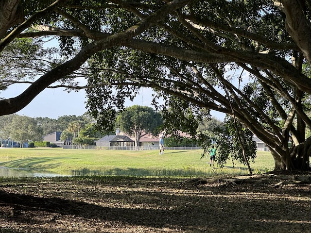 view of yard featuring a water view