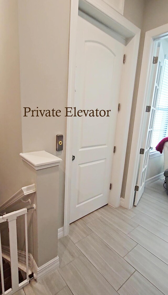 room details with elevator