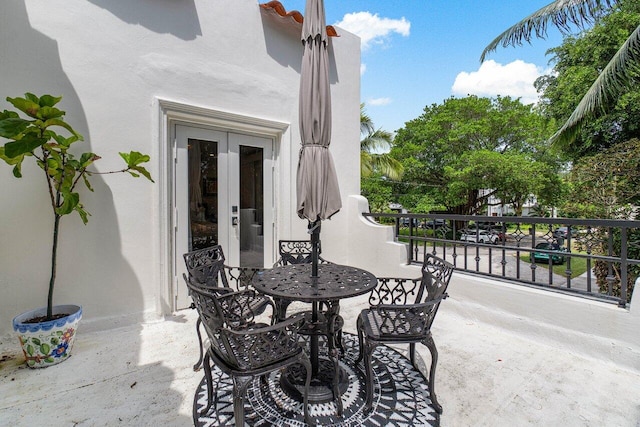 view of patio featuring a balcony