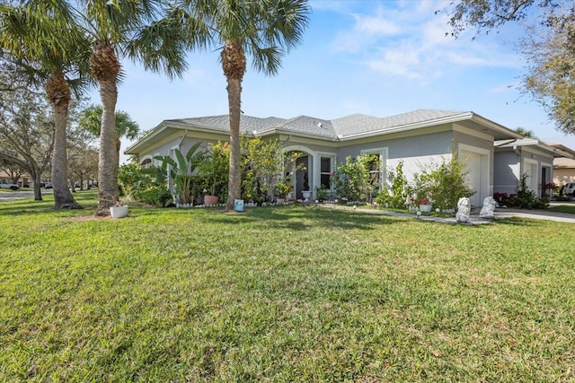 view of front facade with a front lawn