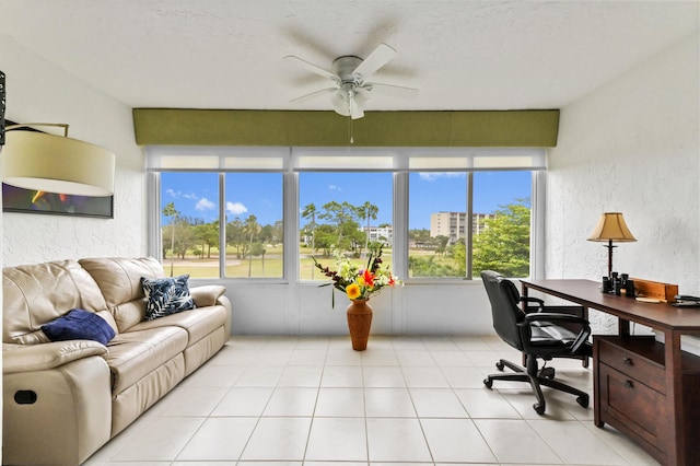 sunroom with ceiling fan