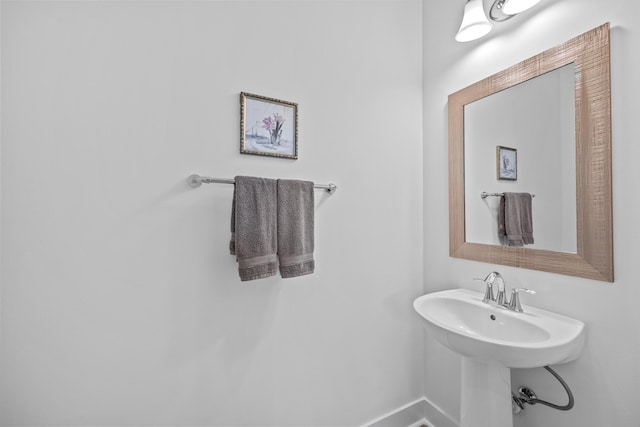 bathroom featuring sink