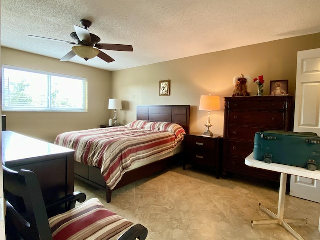 bedroom featuring ceiling fan and a textured ceiling