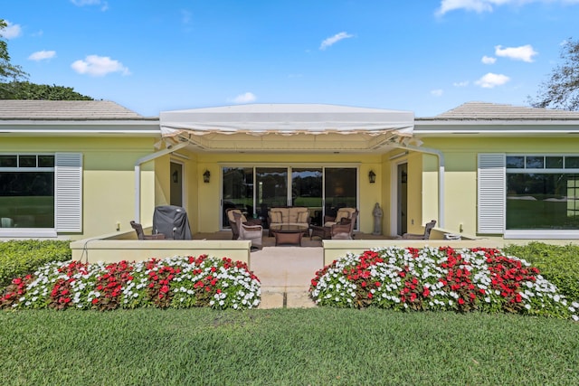 9 Par Club Cir, Village Of Golf, FL 33436 - back of house with an outdoor living space, a lawn, and a patio area