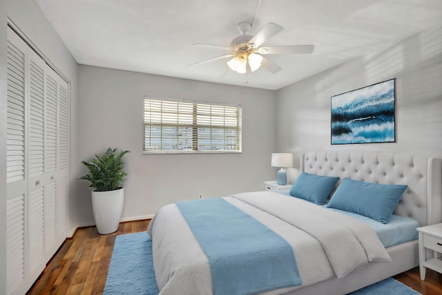 bedroom featuring ceiling fan, dark hardwood / wood-style flooring, and a closet