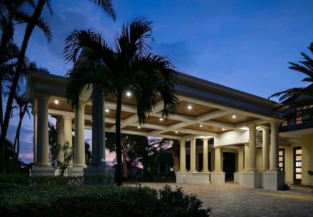 view of front facade with stucco siding