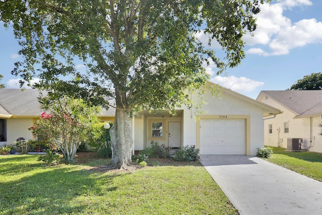 view of front facade featuring a garage, central AC, and a front yard