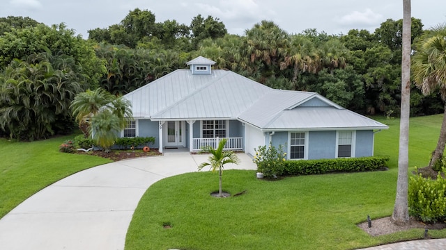 view of front of property with a porch and a front lawn