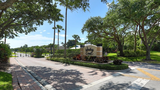 view of community / neighborhood sign