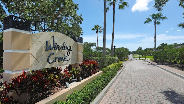 view of community / neighborhood sign