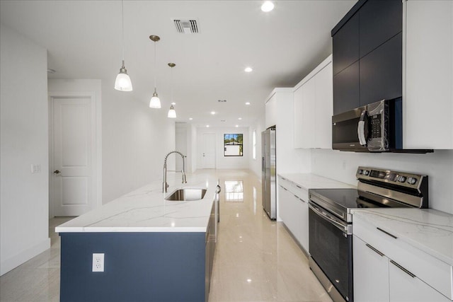 kitchen with a center island with sink, visible vents, hanging light fixtures, stainless steel appliances, and a sink