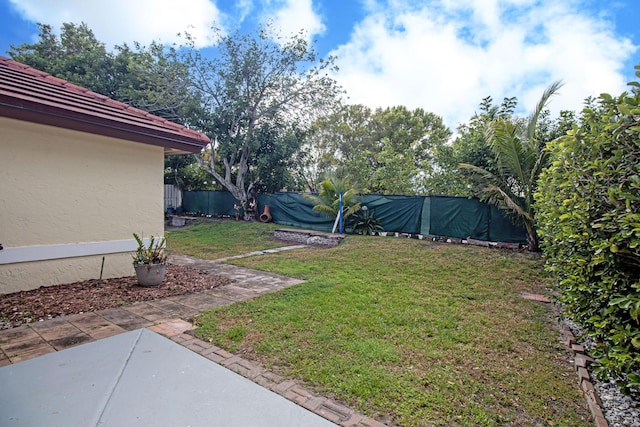 view of yard featuring a patio