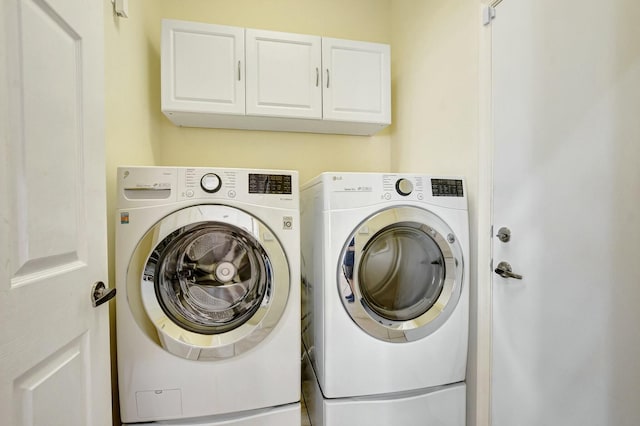 laundry room featuring cabinets and independent washer and dryer