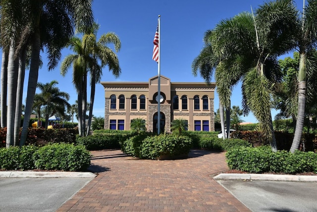 view of front facade