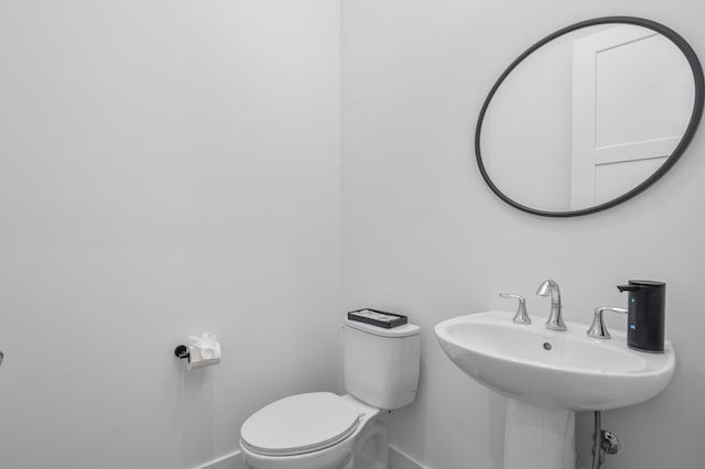 bathroom featuring toilet and sink