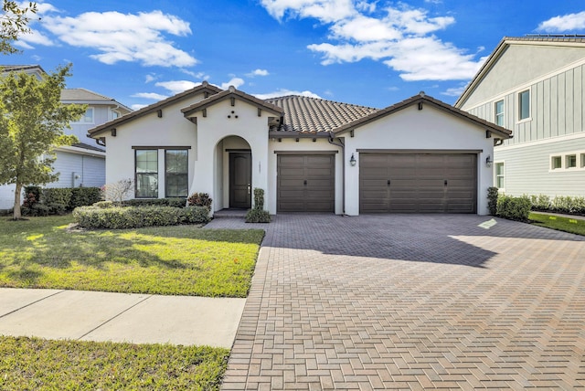 view of front facade with a garage and a front yard