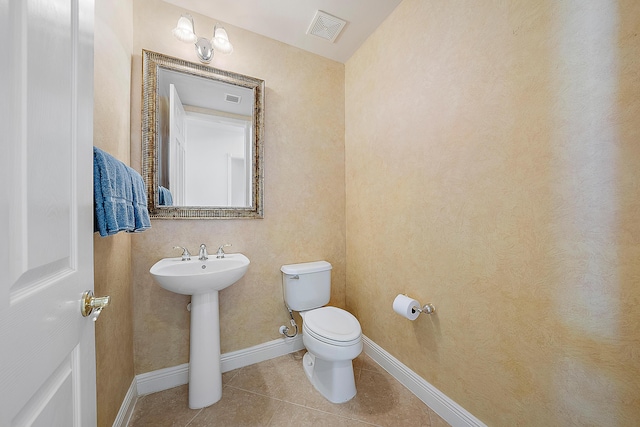 bathroom featuring toilet, tile patterned flooring, visible vents, and baseboards