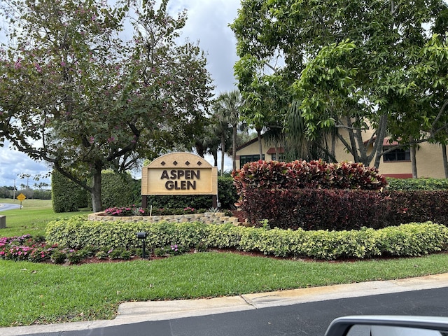 community sign featuring a lawn