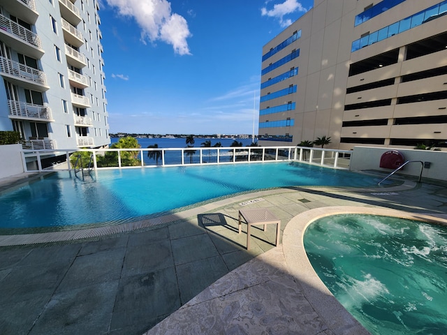 1551 N Flagler Dr Ph L7, West Palm Beach, FL 33401 - community pool featuring a patio and a community hot tub