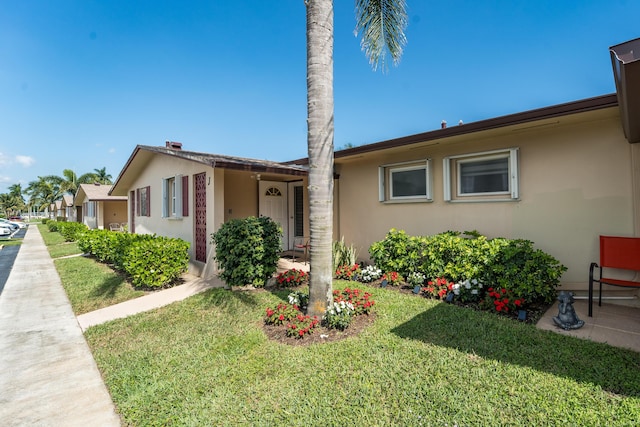 view of front of home with a front lawn