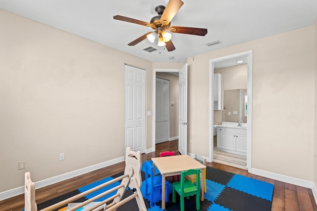 game room with sink, ceiling fan, and wood-type flooring