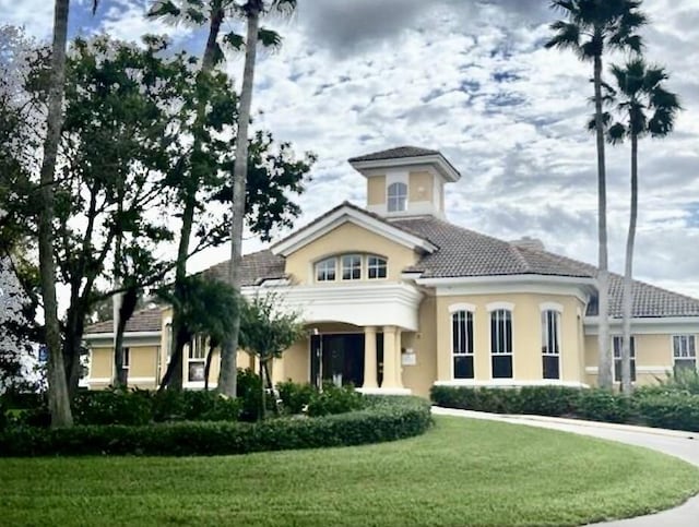 view of front of home with a front lawn