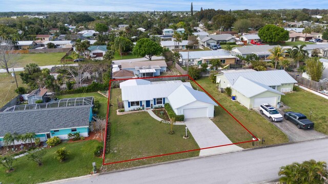 7423 SE James St, Hobe Sound, FL 33455 - kitchen featuring visible vents, a ceiling fan, and a healthy amount of sunlight