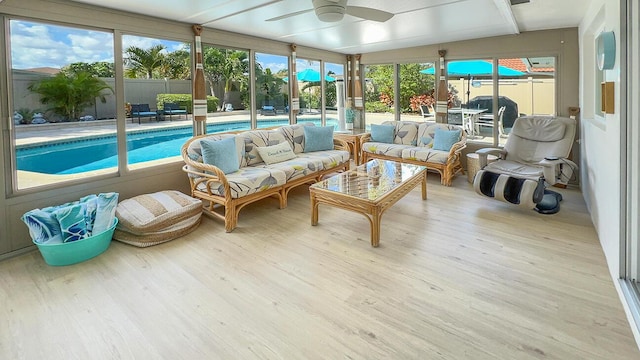 sunroom with ceiling fan